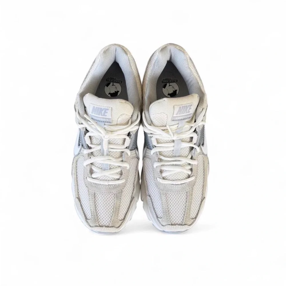 Women’s Nike Zoom Vomero 5 White and Gray Y2K Era Shoes Size 10 Men’s 8.5 - Picture 4 of 7